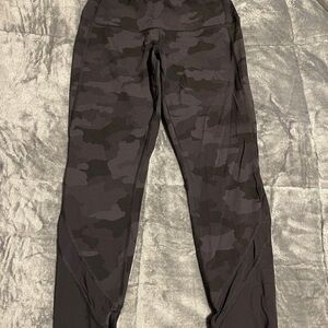 LULULEMON black camo leggings size 4 running tights 24” inseam